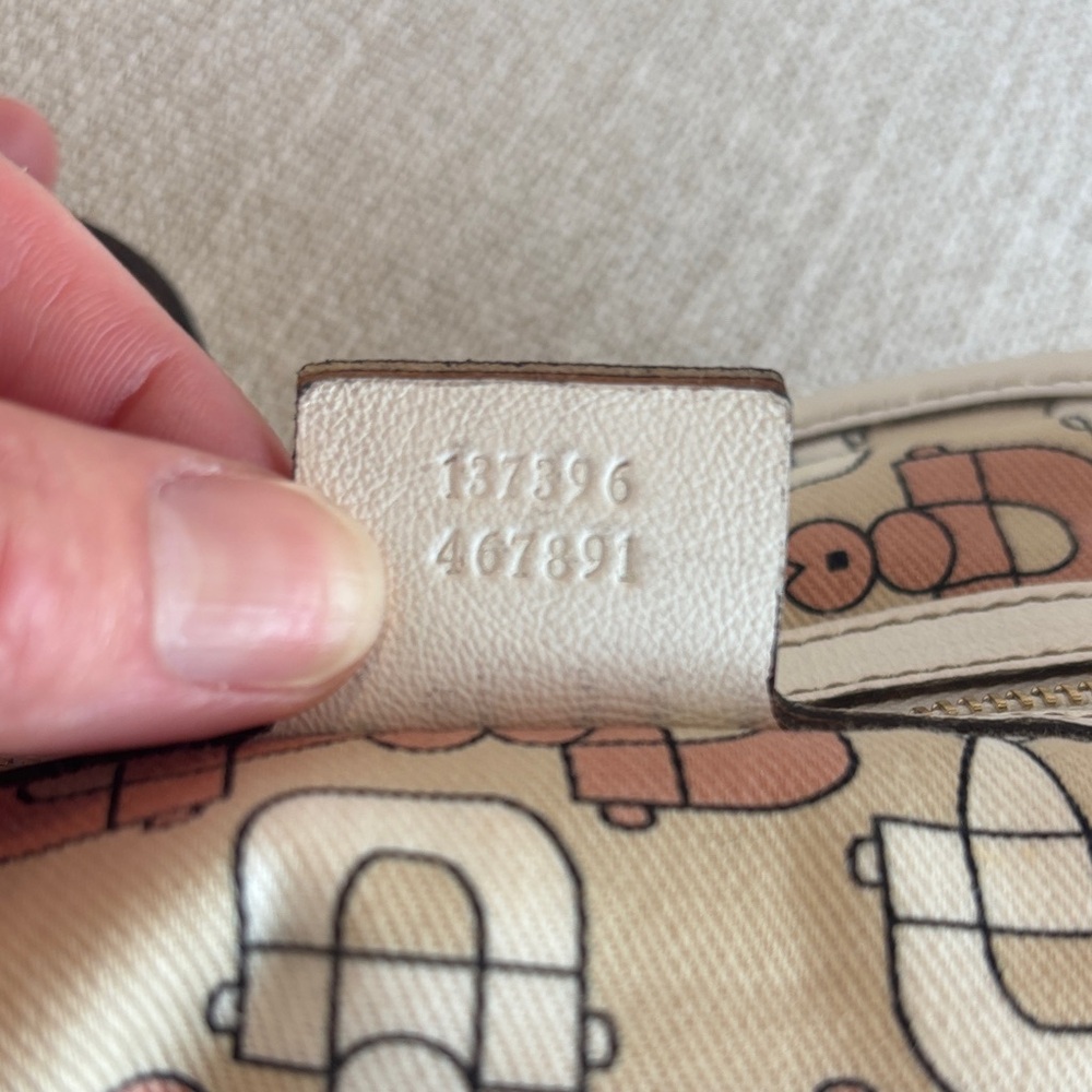 Gucci Beige and White Tote Bag with Starfish Charm EUC! - Picture 8 of 14
